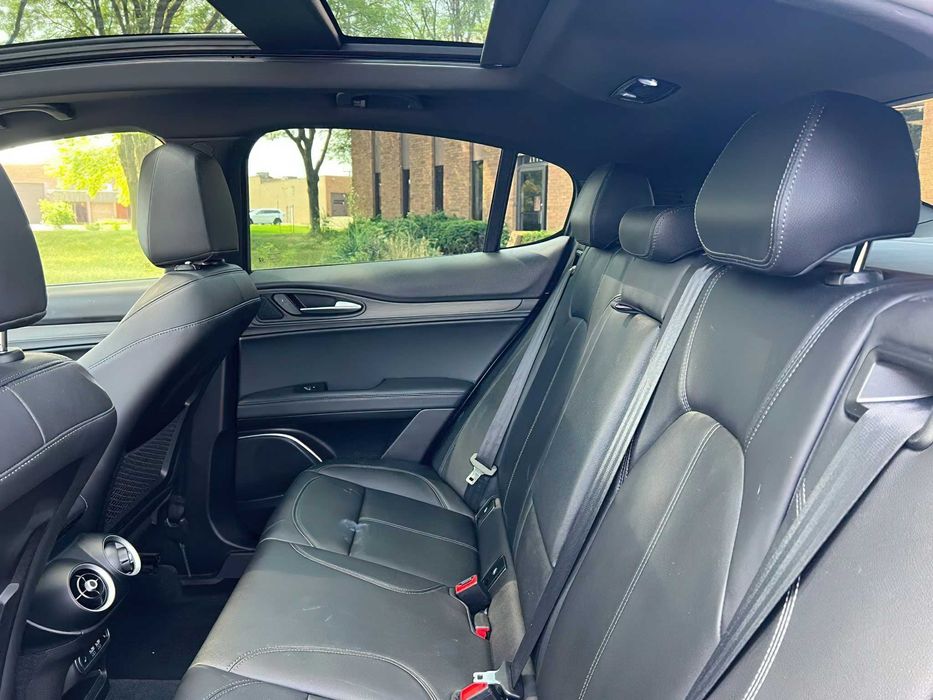 Alfa Romeo Stelvio      2022