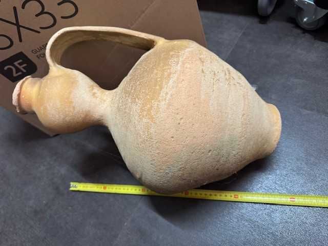 jarra de barro antiga para agua
