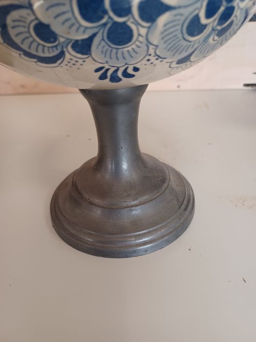 Lampa naftowa z kloszem