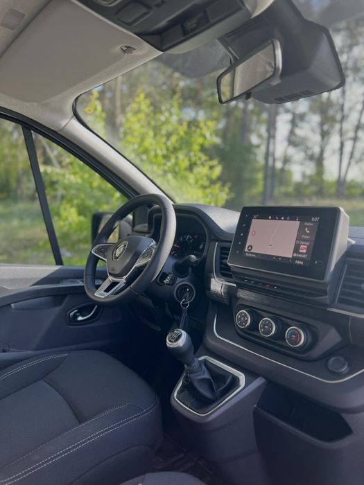 Wynajem busa 9-osobowe dostawcze PRZYCZEPY lawety ZGIERZ wypożyczalnia