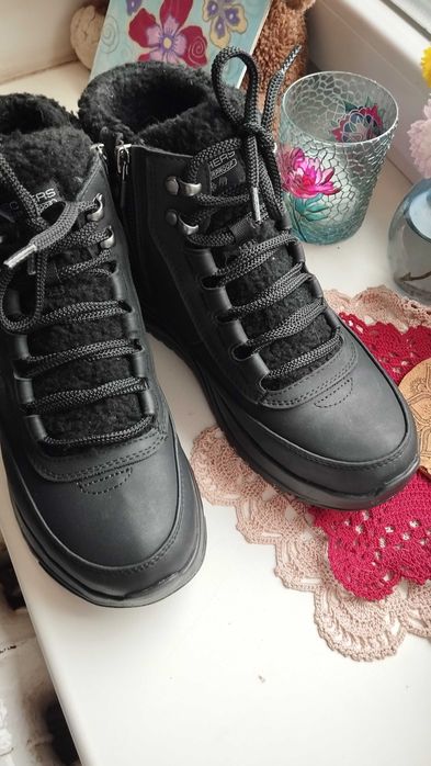 На зиму skechers 37 розмір