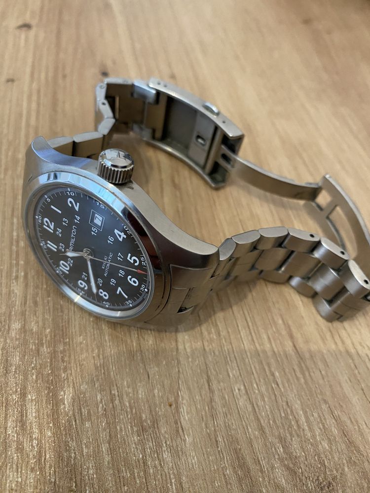 Hamilton Khaki Field w wersji 42 mm