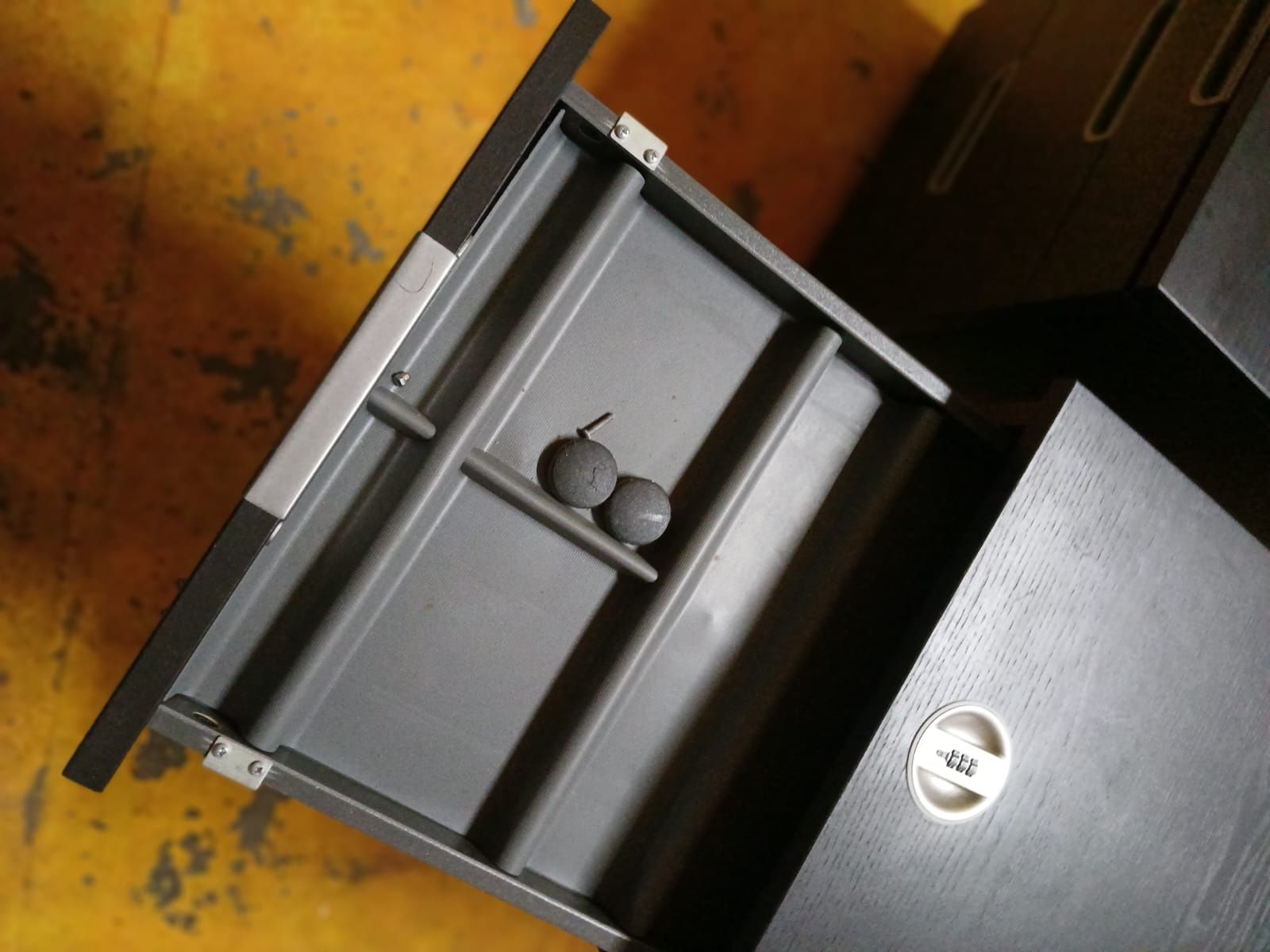 Movel de escritorio para arrumos
