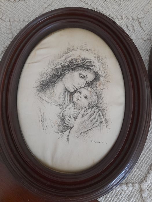 Quadros ovais com moldura