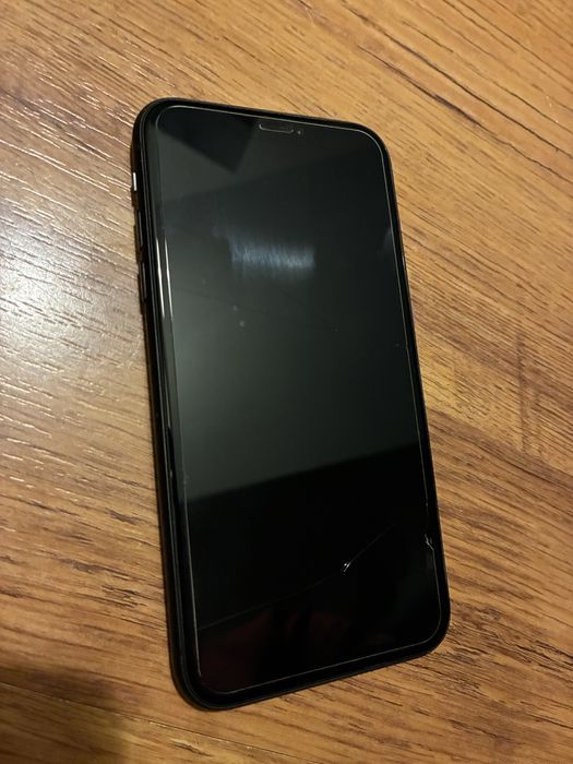 Apple iPhone XR  + etui Belkin