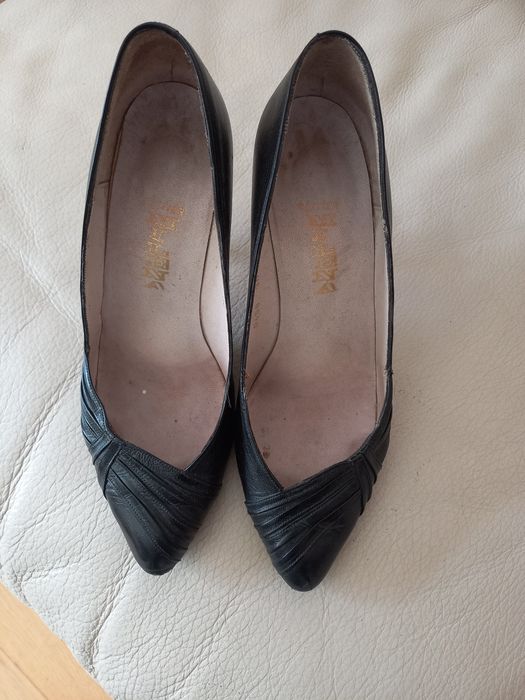 Sapatos de senhora em pele