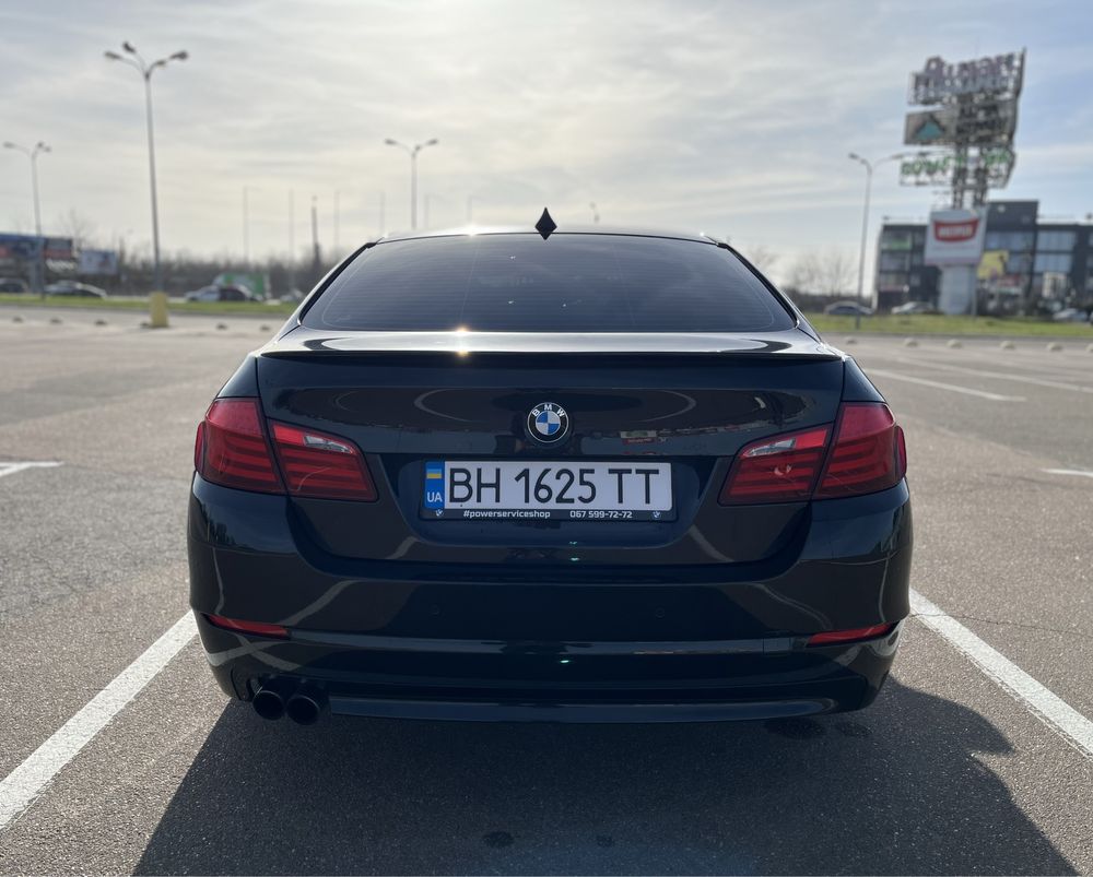 Автомобиль BMW 5 series