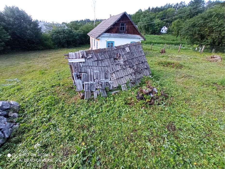 Продаж старого будинку є змурований фудамент