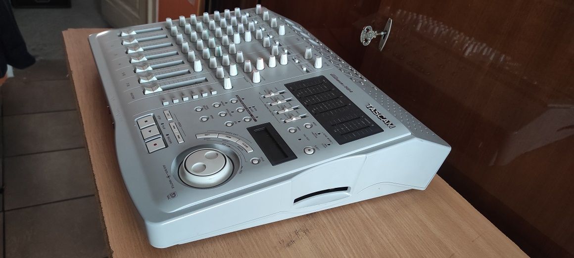 Mixer muzyczny Tascam 564