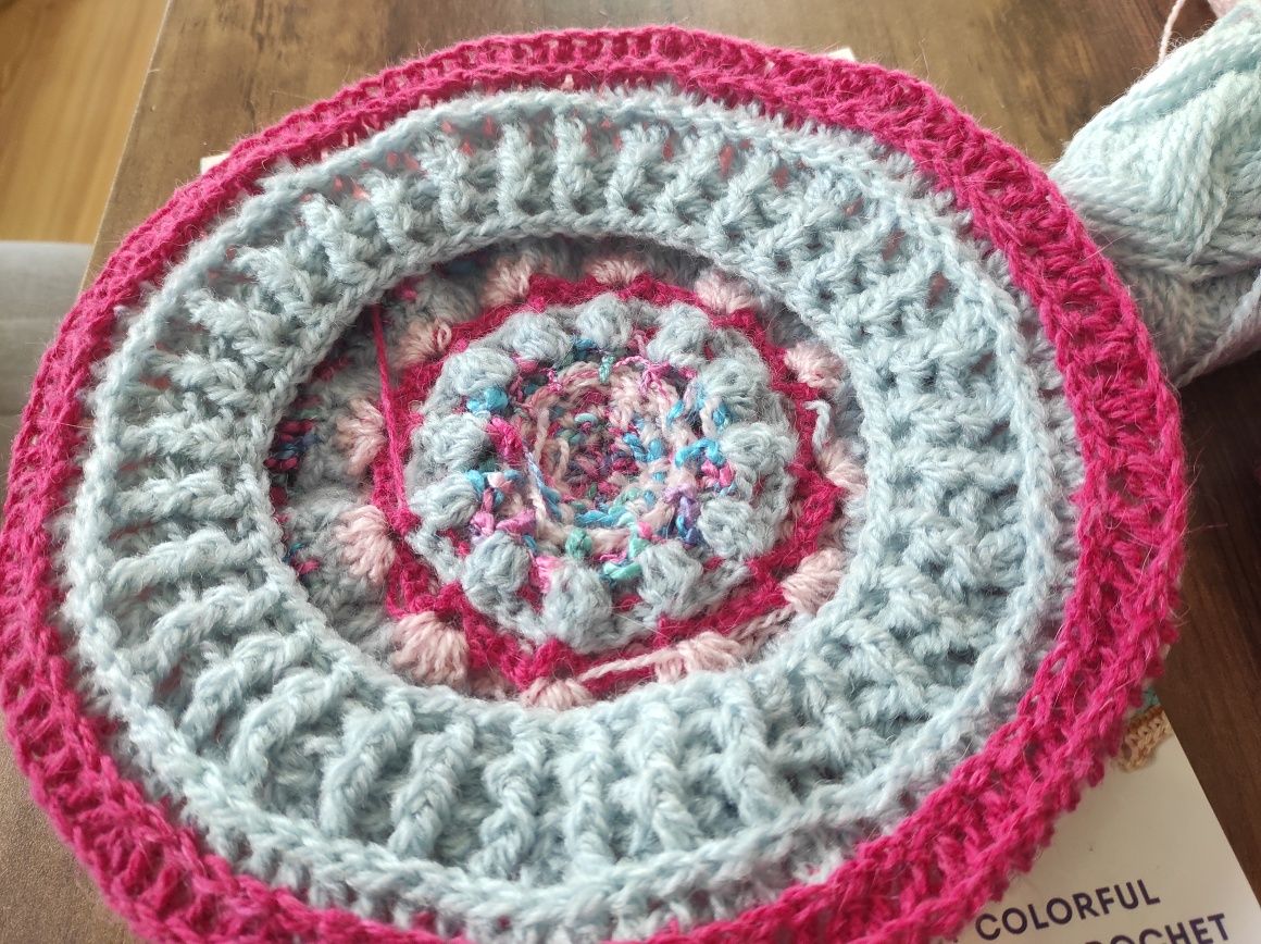 Boina feita em crochet