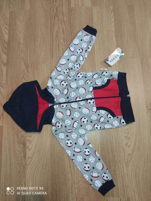 Szara zapinana cienka sportowa bluza z kapturem z kieszeniami 75-80 cm