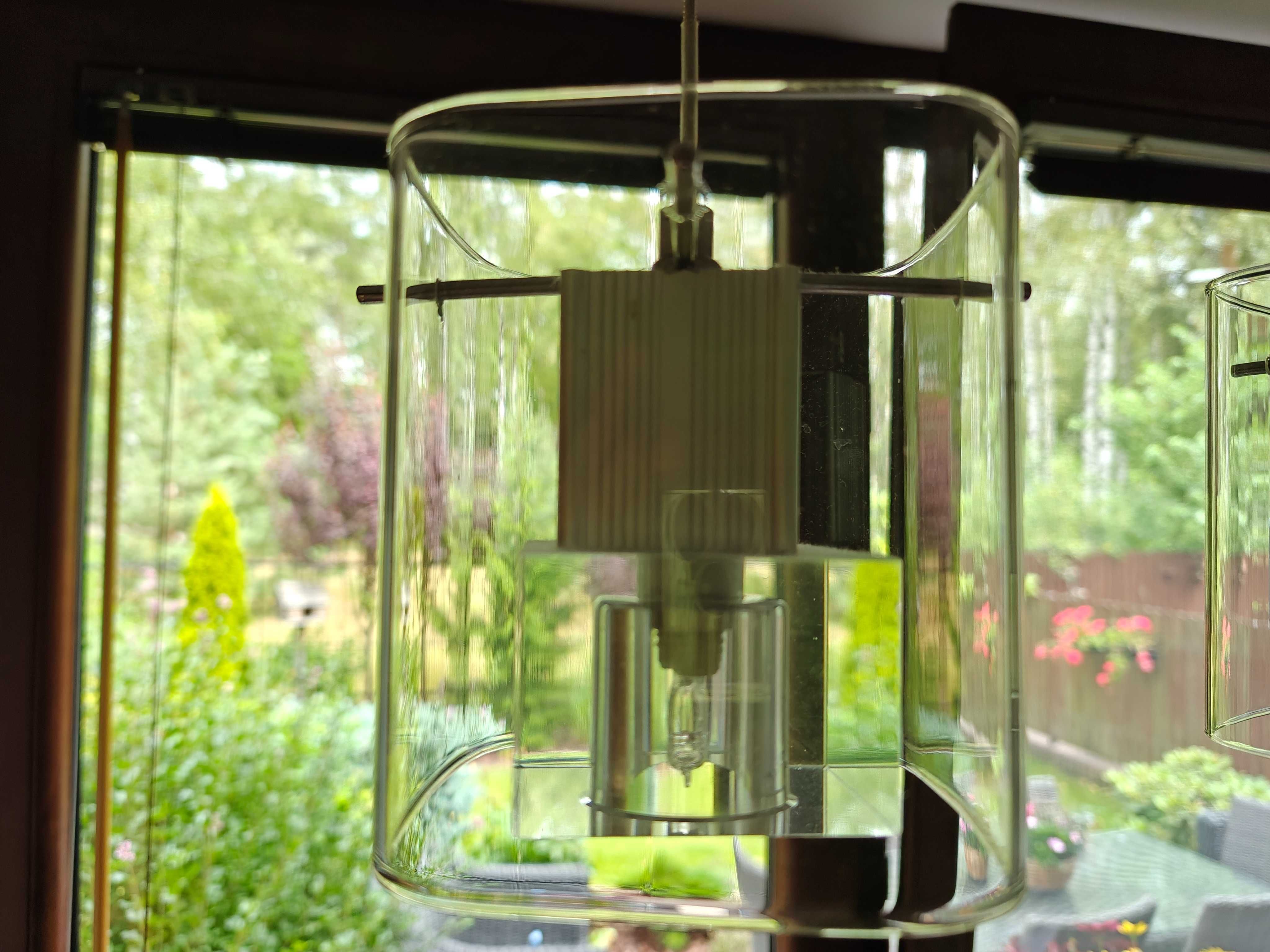 Lampa wisząca trzy punkty.
