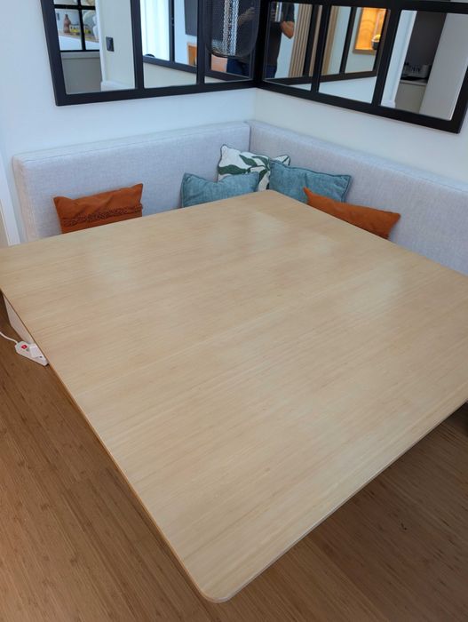 Mesa de jantar em bambu 120x120cm com base metálica