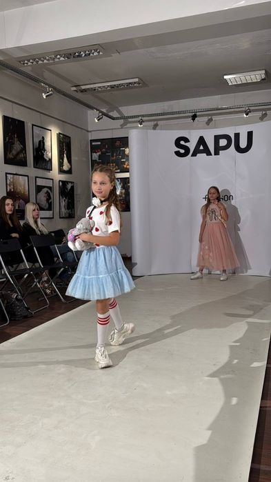 Spódniczka z tiule w niebieskie cehiny