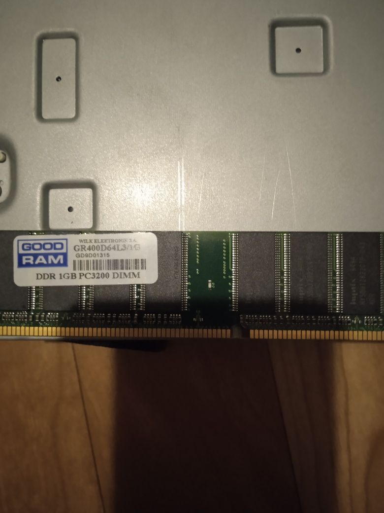 DDR  1gb pc3200dim CD Rom