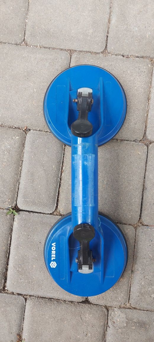 Antena satelitarna ( turystyczna ) Kamper, ciężarówka na przyssawkę.