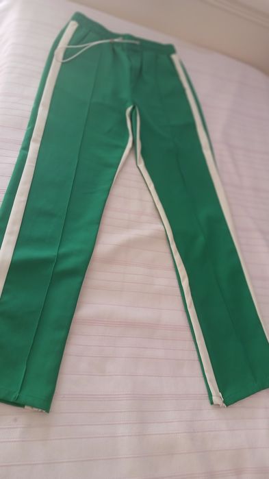 Calça modelo jovem
