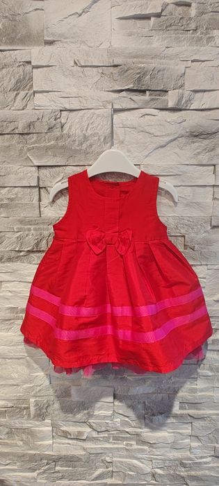 Czerwona sukienka niemowlęca