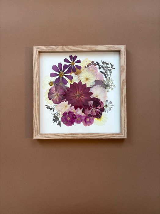 Obraz z kwiatami suszonymi 33x33 cm "Westchnienie romantyczności"