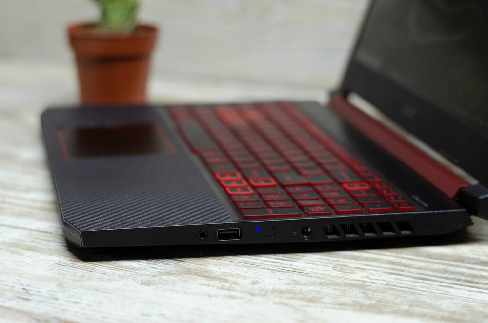 Acer NItro V AN515-54 i5-9300H/DDR4 16Gb/GTX1650 4Gb/SSD 240Gb+HDD 2Tb