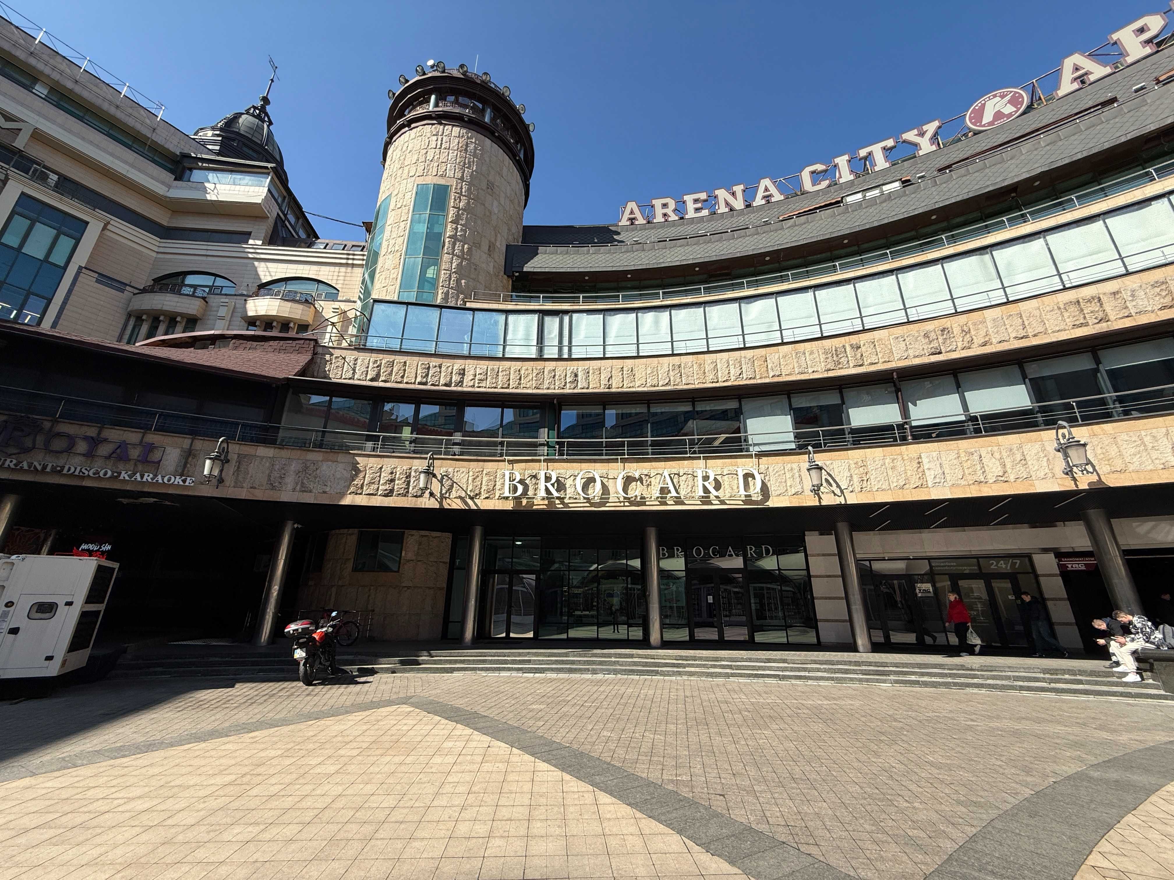 Уникальное фасадное двухстороннее помещение 216 кв. м. в Арена Сити