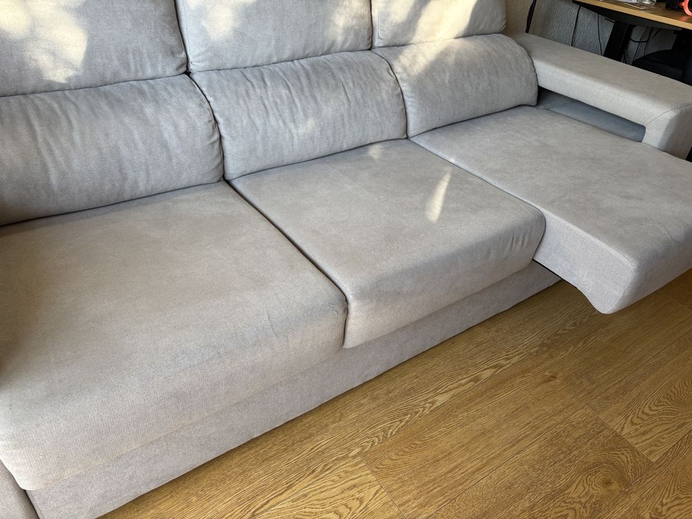 Sofá cinza com chaise longue