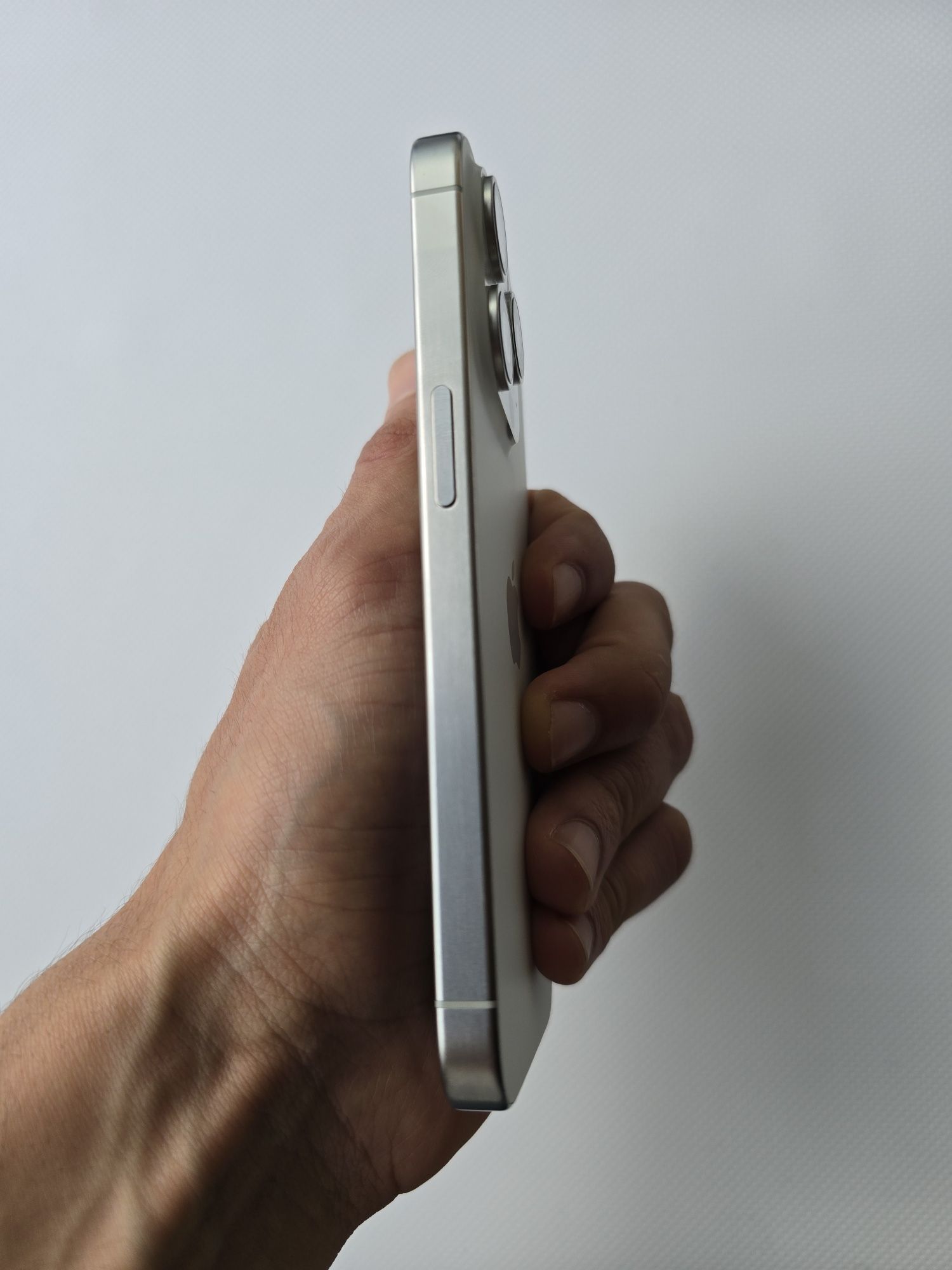 iPhone 15 Pro, 256 GB Идеал Nano-sim+e-sim