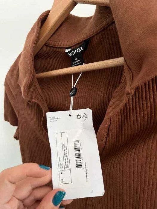 Crop top dekolt brązowy w prążki Monki XS 34 prążkowany bluzka krótka