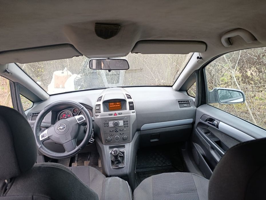 Опель зафіра б на повному ходу