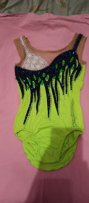 Продам купальник для художньої гімнастики.