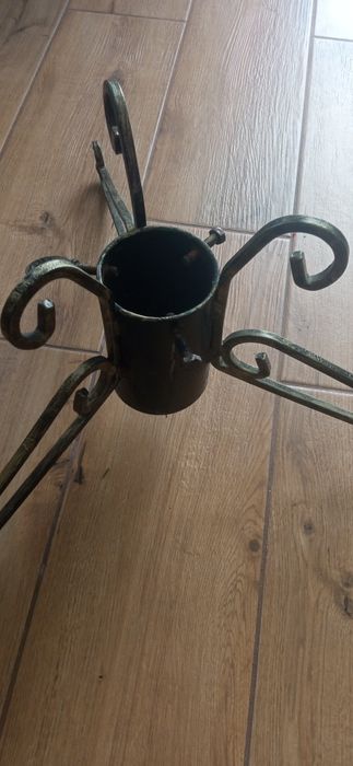 Metalowy stojak na choinkę