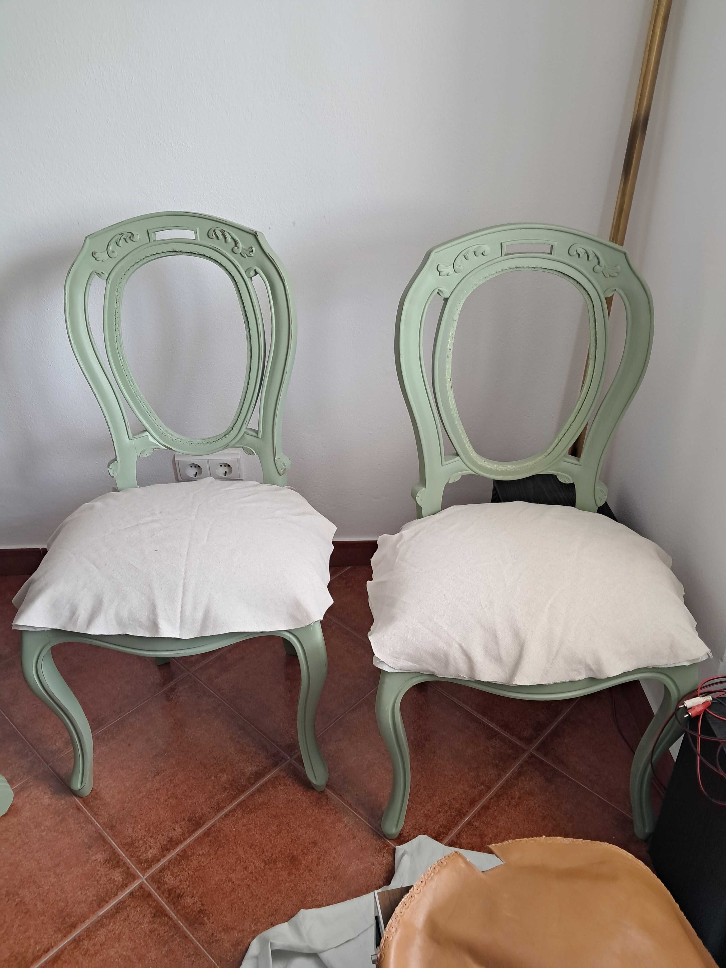 Mesa e cadeiras boa madeira