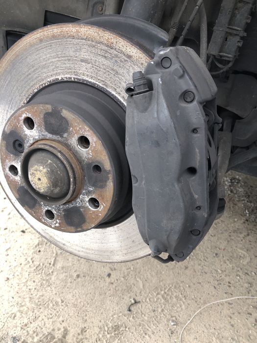 Читирох поршневі супорта БРЕМБО BMW e 38.39.