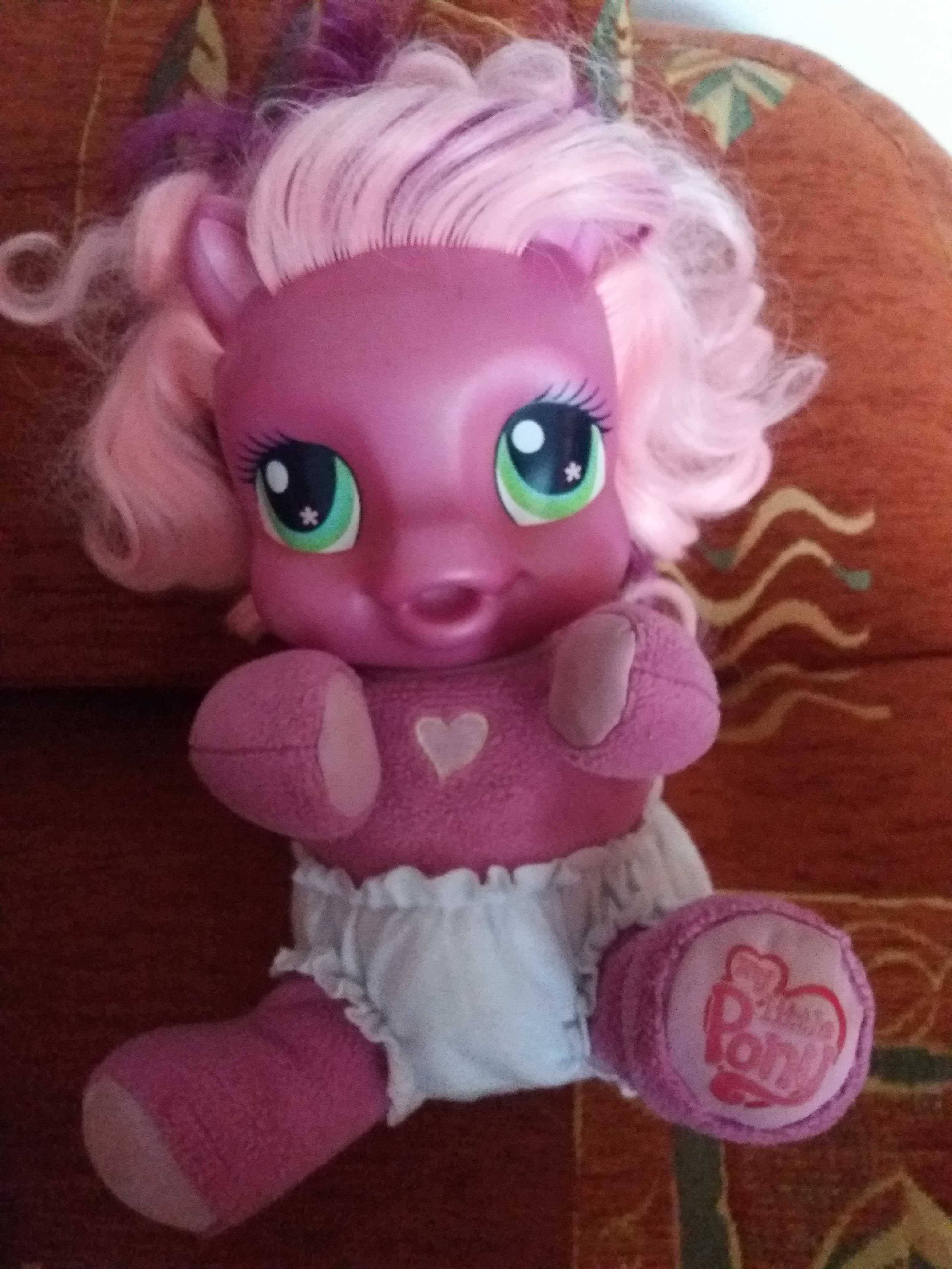 Interaktywny kucyk My Little Pony Lily Polaskocz mnie