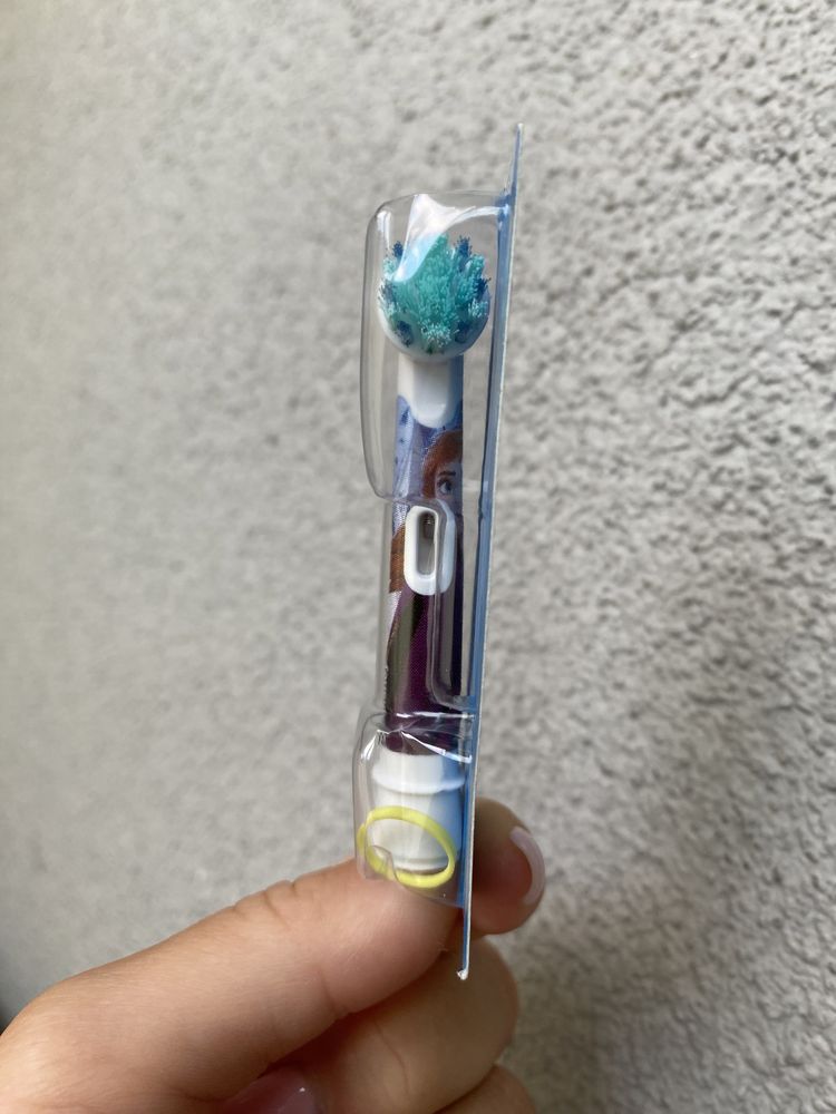 Оригінальні насадки Pure Clean Вугільні Oral-b Braun Німеччина