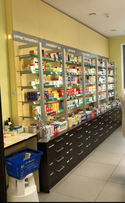 Meble apteczne szuflady, szklane półki, podświetlane regały, wyspy