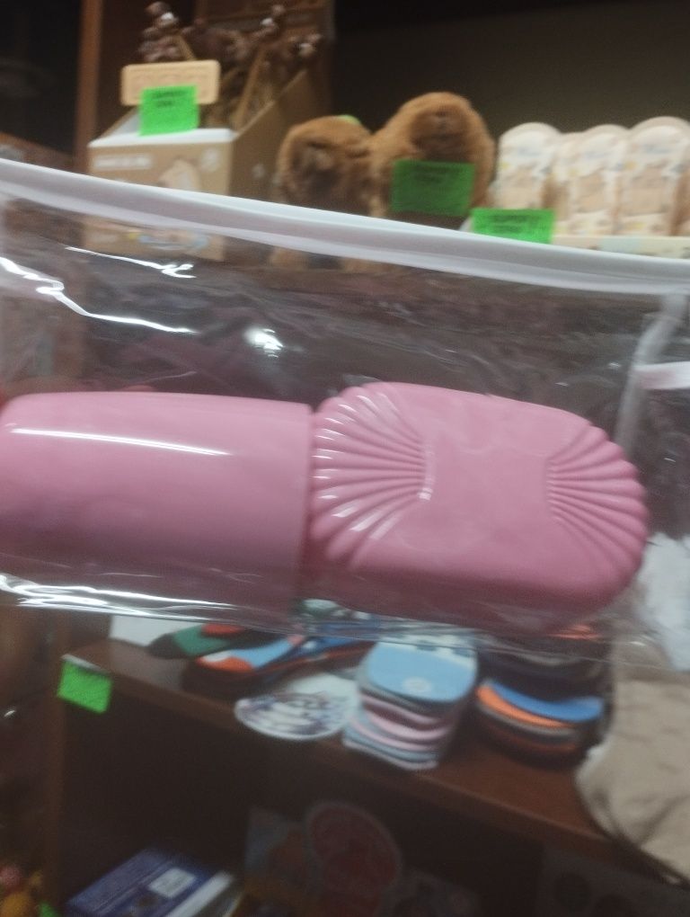 Kosmetyczka plus przybory toaletowe