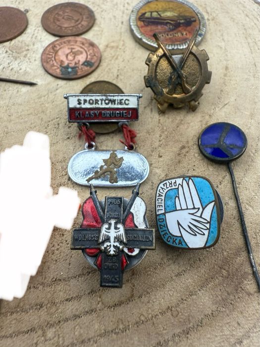 Przypinki kolekcjonerskie PRL