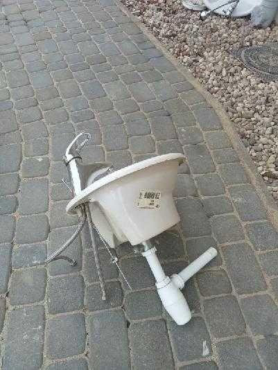 Umywalka w kompecie z baterią