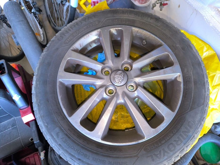 Kpl 4 kół ( alufelgi + opony ) od Toyoty Yaris 15’