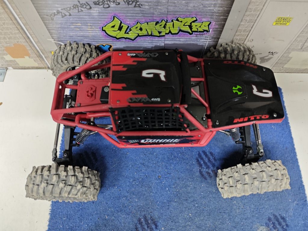 Axial Capra direção á frente e trás