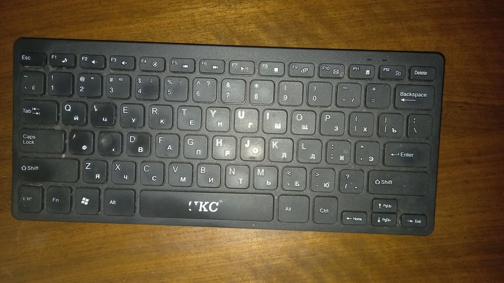 Безпроводная клавиатура и мышка д