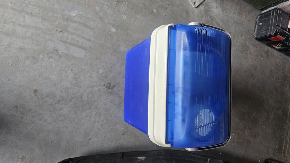 Lodowka 12v samochodowa turystyczna