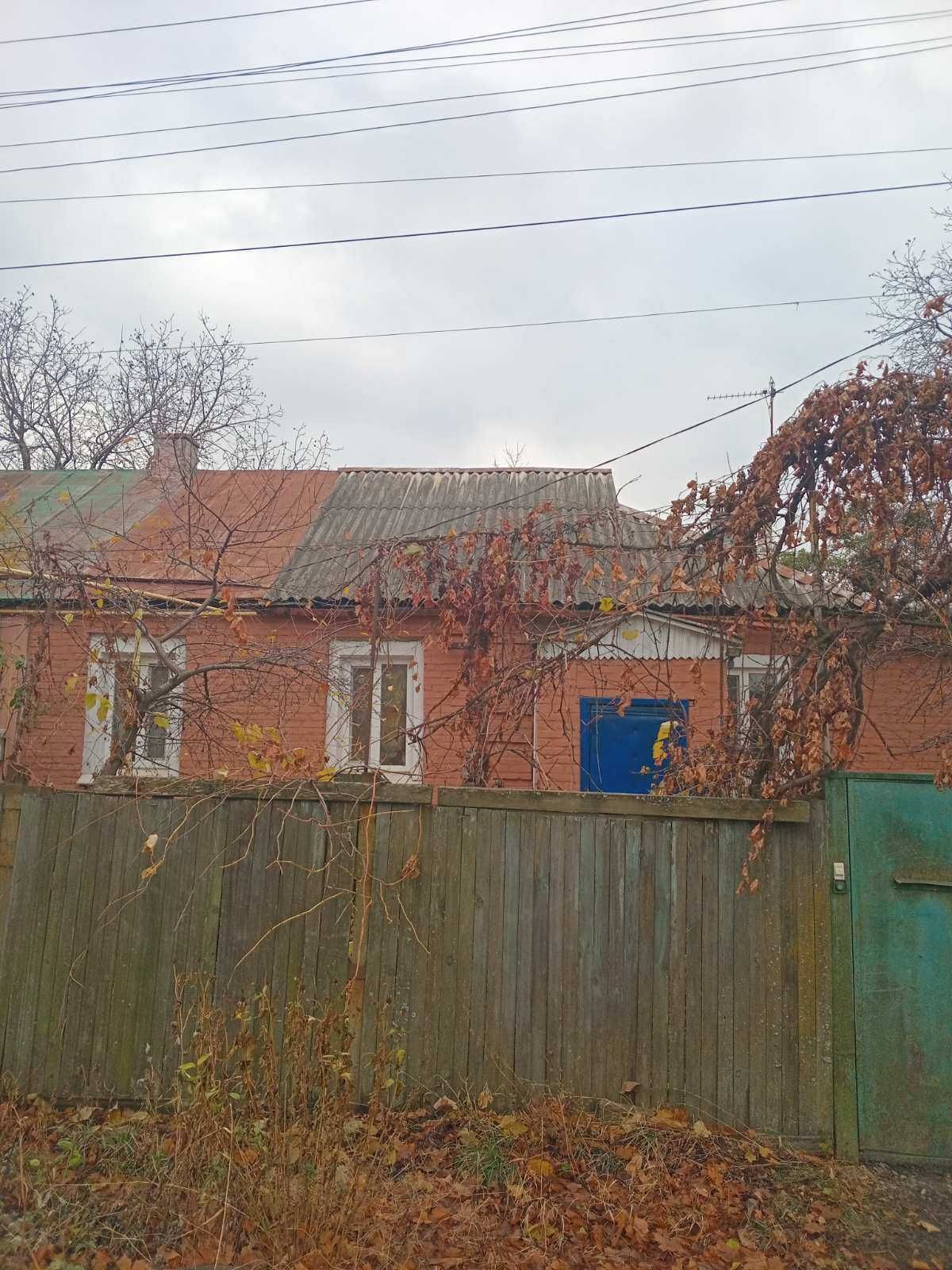 Продам часть дома в Люботине (центр Водяне) с удобствами