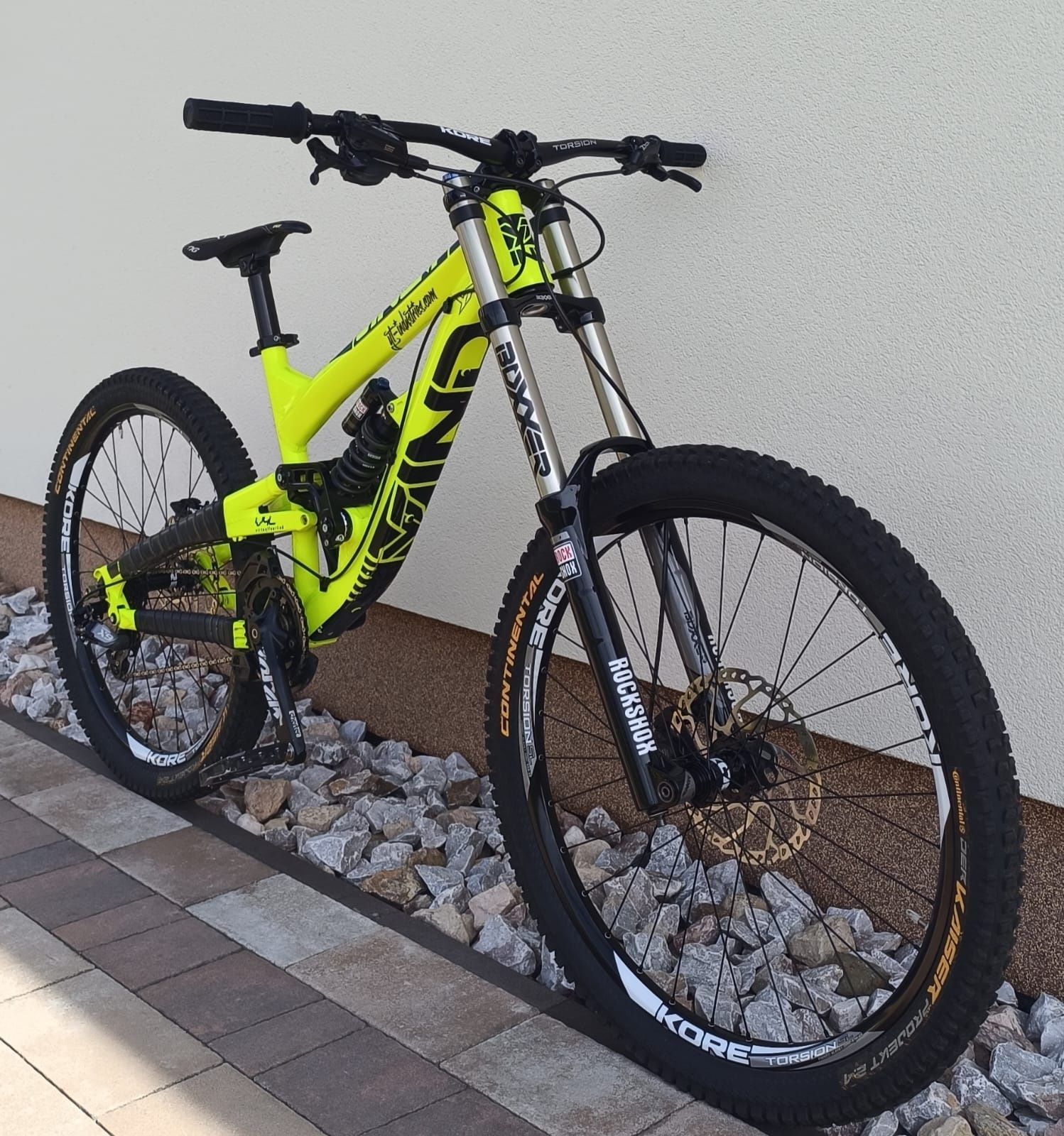 Rower zjazdowy YT TUES Downhill DH