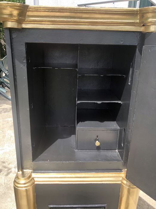 Cofre antigo metade de ferro e metade de madeira com codigo