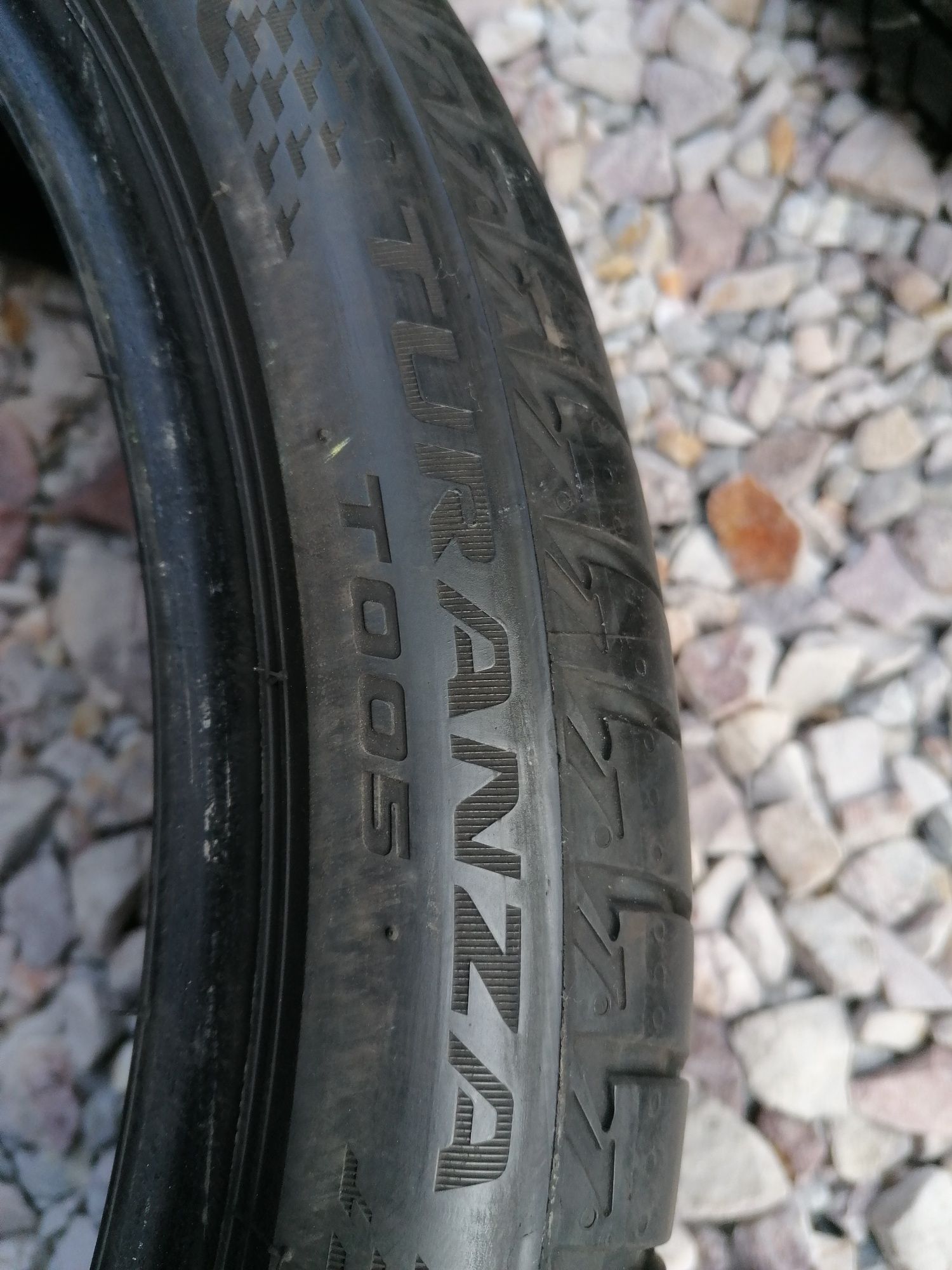 255/35/19 Bridgestone 2022 rok