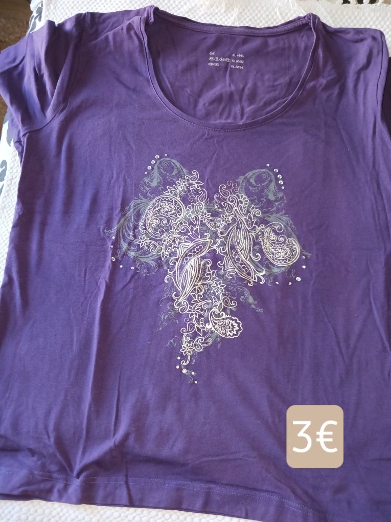 Blusa roxa e cinza
