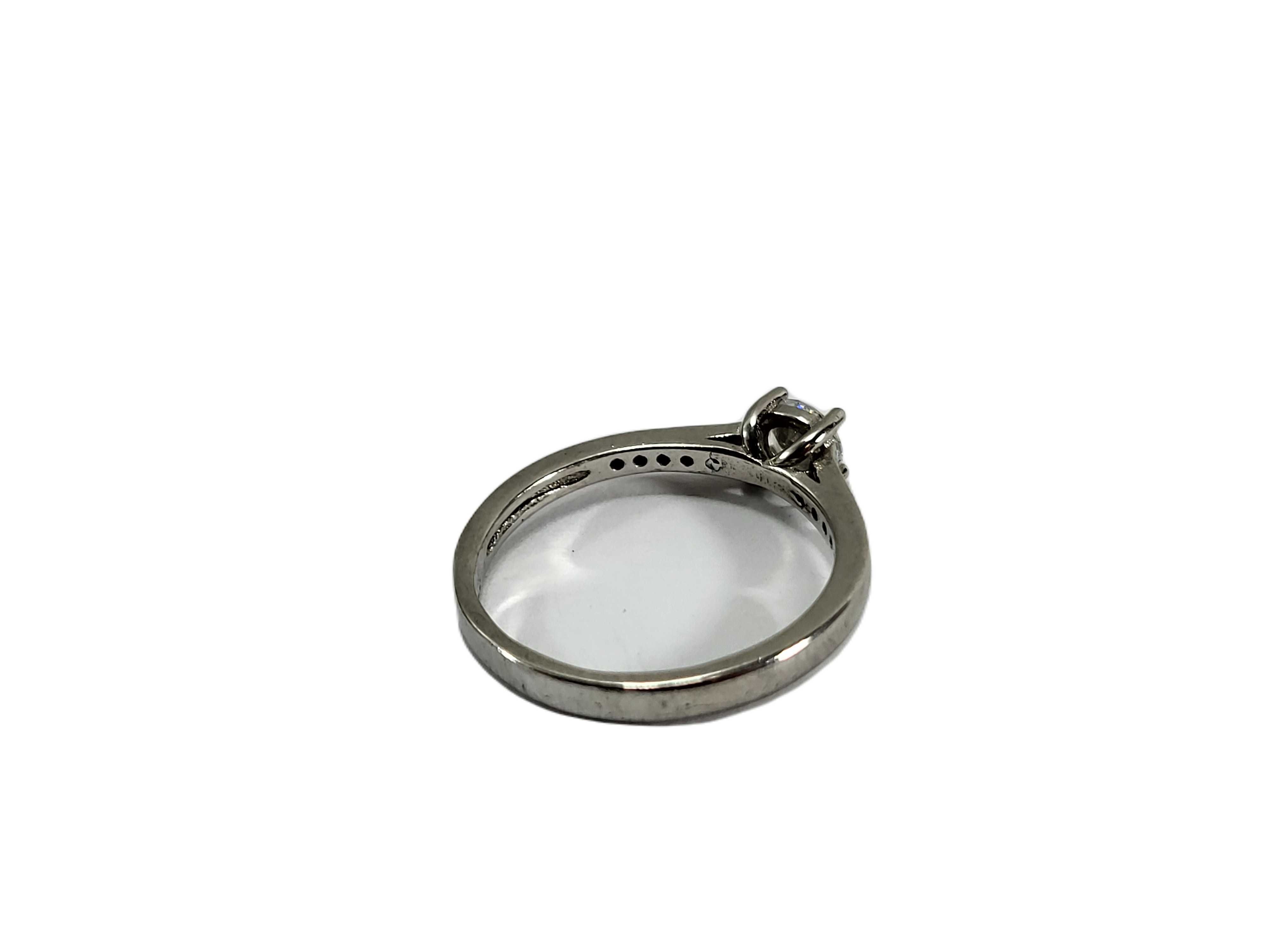 SZ131 delikatny srebrny pierścionek z cyrkoniami 925 R:16