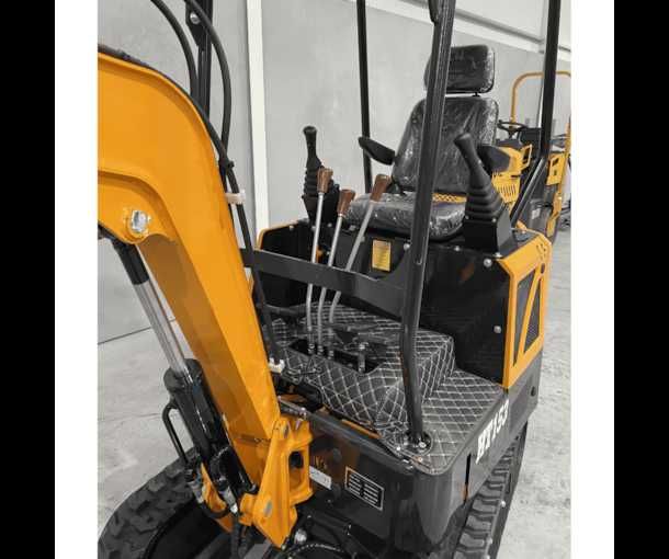 Mini escavadora HT15-3 1.5 ton Devil´Machines